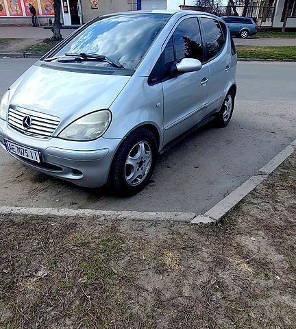 Серый Мерседес А класс, объемом двигателя 1.6 л и пробегом 317 тыс. км за 2500 $, фото 1 на Automoto.ua