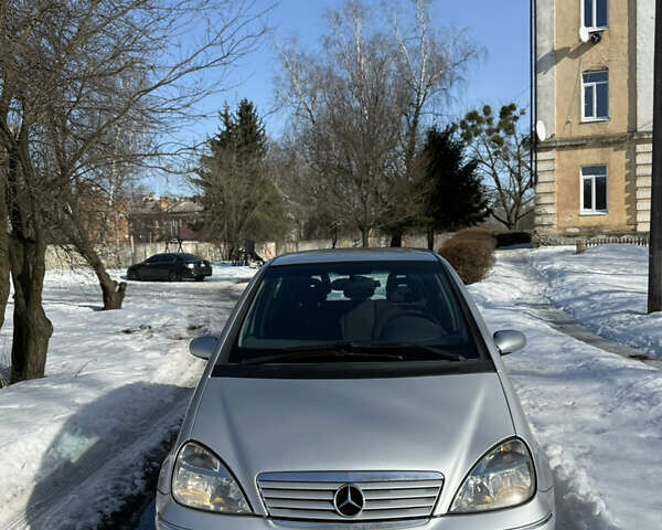 Серый Мерседес А класс, объемом двигателя 1.6 л и пробегом 219 тыс. км за 4500 $, фото 1 на Automoto.ua