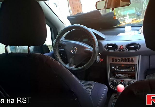 Серый Мерседес А класс, объемом двигателя 1.4 л и пробегом 200 тыс. км за 3000 $, фото 1 на Automoto.ua