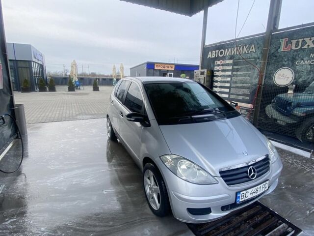 Серый Мерседес А класс, объемом двигателя 1.5 л и пробегом 230 тыс. км за 5000 $, фото 1 на Automoto.ua