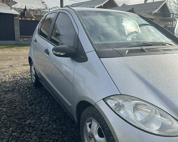 Серый Мерседес А класс, объемом двигателя 2 л и пробегом 260 тыс. км за 4500 $, фото 1 на Automoto.ua