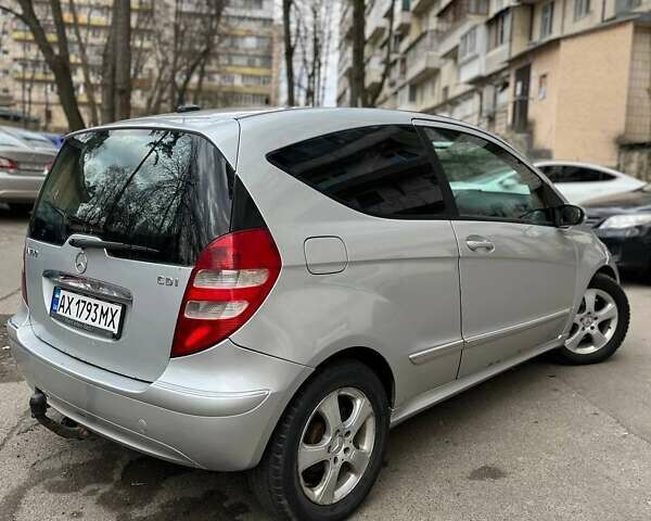 Серый Мерседес А класс, объемом двигателя 1.99 л и пробегом 350 тыс. км за 3300 $, фото 1 на Automoto.ua