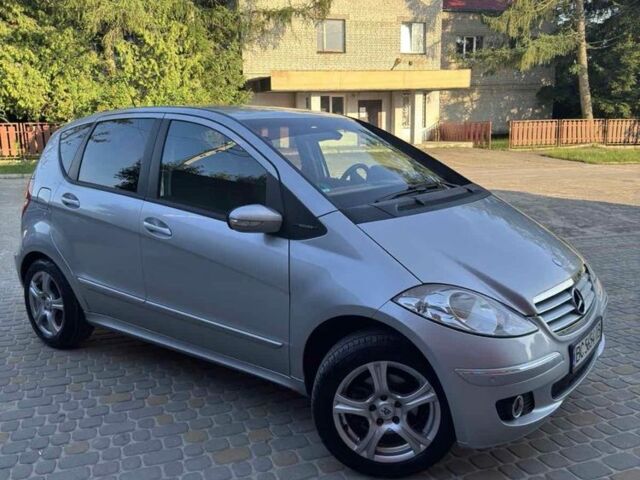 Серый Мерседес А класс, объемом двигателя 1.7 л и пробегом 380 тыс. км за 5500 $, фото 1 на Automoto.ua