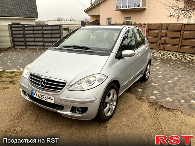 Серый Мерседес А класс, объемом двигателя 2 л и пробегом 215 тыс. км за 5150 $, фото 1 на Automoto.ua