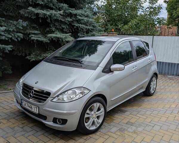 Серый Мерседес А класс, объемом двигателя 1.99 л и пробегом 300 тыс. км за 5000 $, фото 1 на Automoto.ua