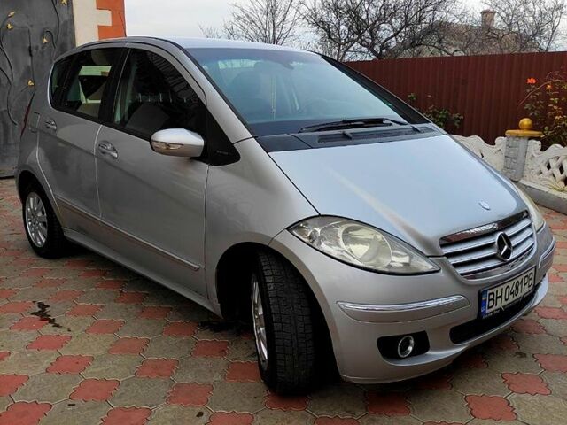 Серый Мерседес А класс, объемом двигателя 1.6 л и пробегом 200 тыс. км за 5950 $, фото 1 на Automoto.ua