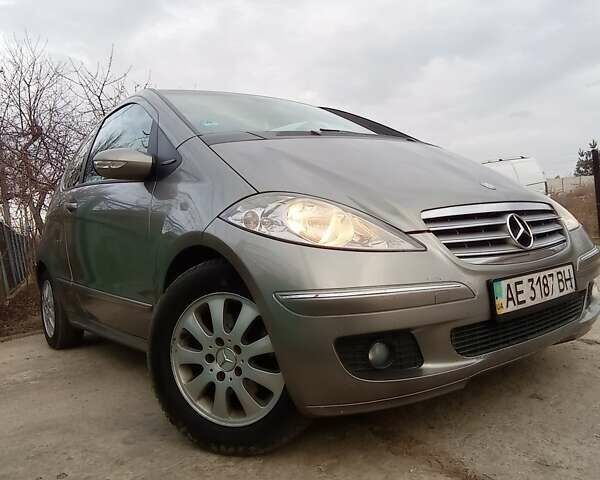 Сірий Мерседес А клас, об'ємом двигуна 2 л та пробігом 310 тис. км за 5000 $, фото 1 на Automoto.ua
