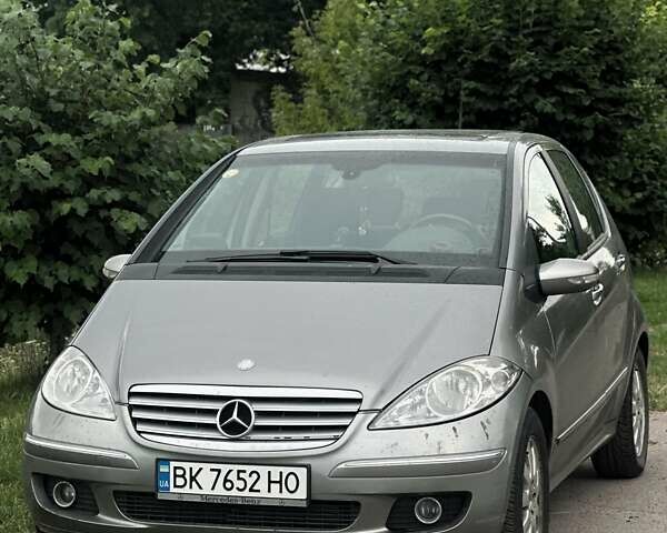 Мерседес А класс 2006 в Костополе на Automoto.ua Серый Мерседес А класс, объемом двигателя 2 л и пробегом 370 тыс. км за 3800 $, фото 1 на Automoto.ua