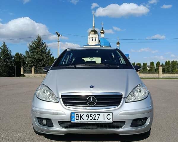 Серый Мерседес А класс, объемом двигателя 2.01 л и пробегом 230 тыс. км за 5300 $, фото 1 на Automoto.ua