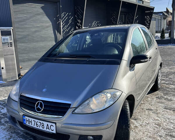 Серый Мерседес А класс, объемом двигателя 1.99 л и пробегом 316 тыс. км за 5300 $, фото 1 на Automoto.ua