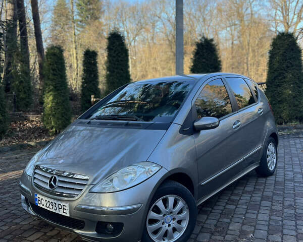 Серый Мерседес А класс, объемом двигателя 1.7 л и пробегом 240 тыс. км за 5300 $, фото 1 на Automoto.ua