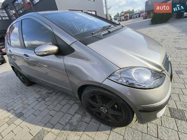 Серый Мерседес А класс, объемом двигателя 2 л и пробегом 192 тыс. км за 5299 $, фото 1 на Automoto.ua