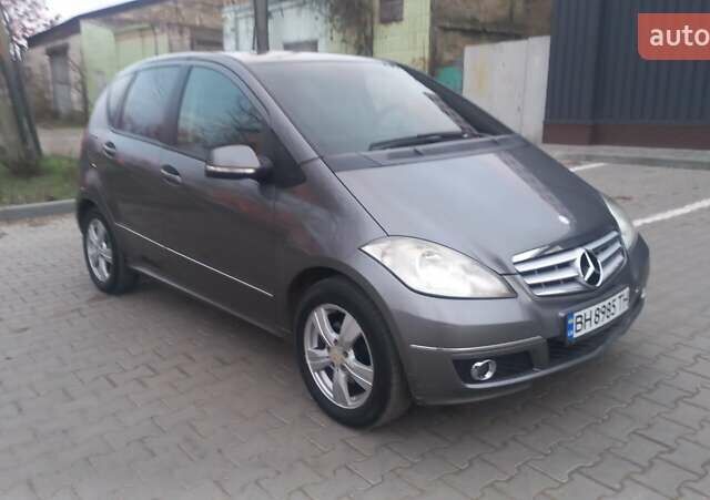 Серый Мерседес А класс, объемом двигателя 1.99 л и пробегом 258 тыс. км за 5250 $, фото 1 на Automoto.ua