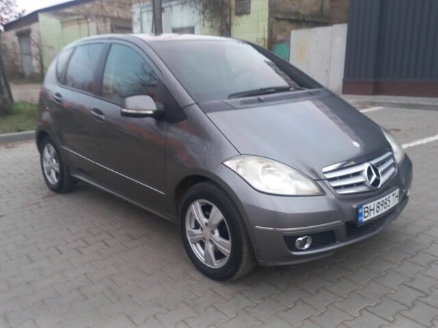 Сірий Мерседес А клас, об'ємом двигуна 2 л та пробігом 258 тис. км за 5250 $, фото 1 на Automoto.ua