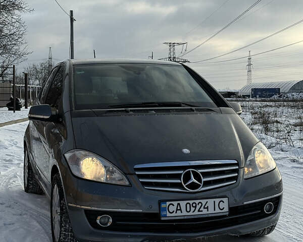 Серый Мерседес А класс, объемом двигателя 1.8 л и пробегом 360 тыс. км за 6200 $, фото 1 на Automoto.ua