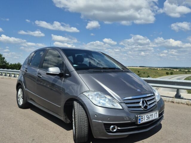 Сірий Мерседес А клас, об'ємом двигуна 2 л та пробігом 310 тис. км за 6096 $, фото 1 на Automoto.ua