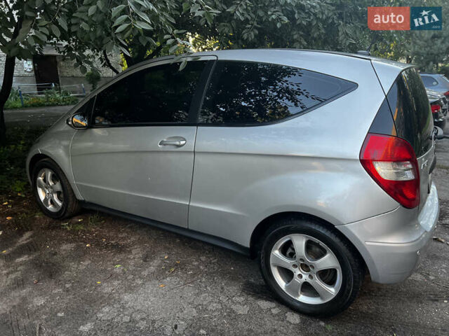 Серый Мерседес А класс, объемом двигателя 1.7 л и пробегом 129 тыс. км за 5500 $, фото 1 на Automoto.ua