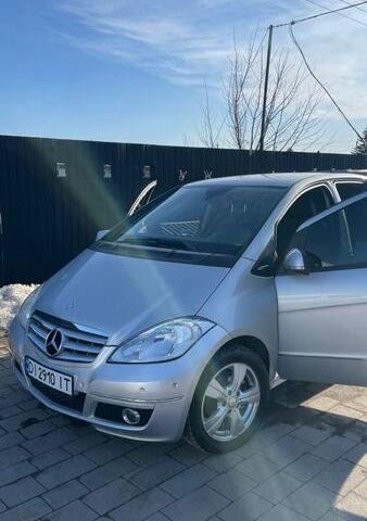 Серый Мерседес А класс, объемом двигателя 1.99 л и пробегом 174 тыс. км за 8000 $, фото 1 на Automoto.ua