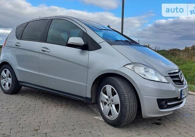 Серый Мерседес А класс, объемом двигателя 1.99 л и пробегом 215 тыс. км за 6000 $, фото 1 на Automoto.ua