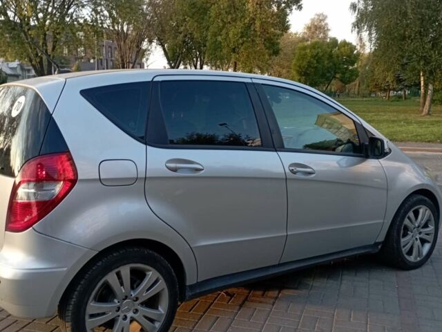 Сірий Мерседес А клас, об'ємом двигуна 1.7 л та пробігом 101 тис. км за 7300 $, фото 1 на Automoto.ua