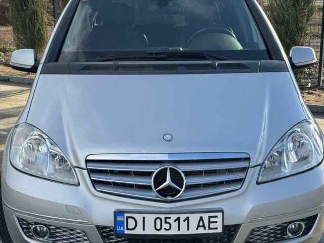 Серый Мерседес А класс, объемом двигателя 2 л и пробегом 200 тыс. км за 8700 $, фото 1 на Automoto.ua