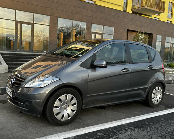 Сірий Мерседес А клас, об'ємом двигуна 1.5 л та пробігом 67 тис. км за 6000 $, фото 1 на Automoto.ua