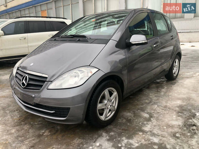 Серый Мерседес А класс, объемом двигателя 1.6 л и пробегом 200 тыс. км за 7500 $, фото 1 на Automoto.ua