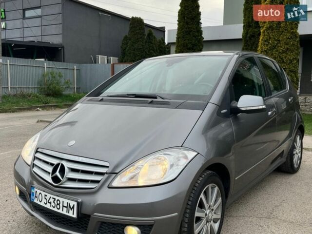 Серый Мерседес А класс, объемом двигателя 2 л и пробегом 269 тыс. км за 6499 $, фото 1 на Automoto.ua