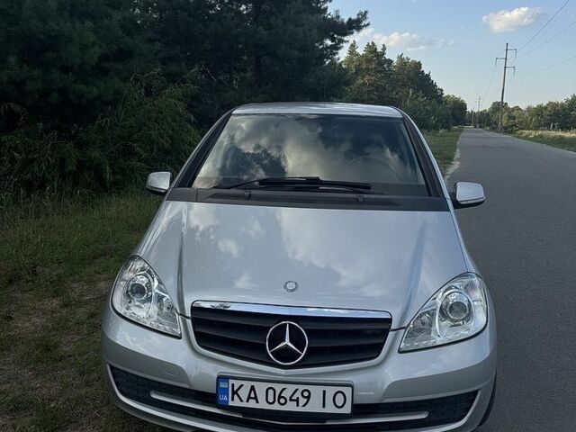 Сірий Мерседес А клас, об'ємом двигуна 1.7 л та пробігом 63 тис. км за 8895 $, фото 1 на Automoto.ua