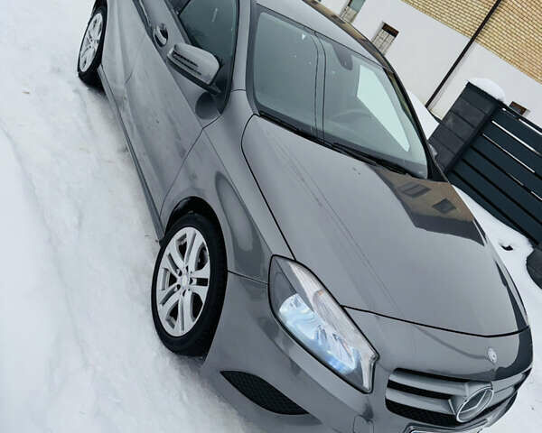 Серый Мерседес А класс, объемом двигателя 1.8 л и пробегом 180 тыс. км за 9999 $, фото 1 на Automoto.ua