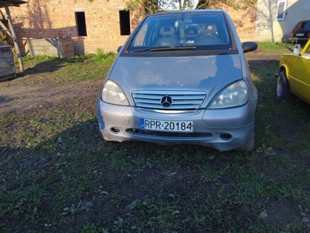 Мерседес А клас 1998 у Чернівцях на Automoto.ua Сірий Мерседес А клас, об'ємом двигуна 1 л та пробігом 200 тис. км за 936 $, фото 1 на Automoto.ua