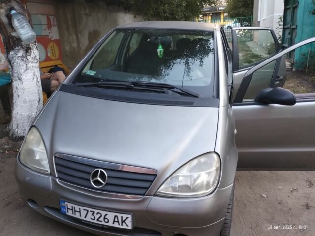 Сірий Мерседес А клас, об'ємом двигуна 1.7 л та пробігом 230 тис. км за 3100 $, фото 1 на Automoto.ua