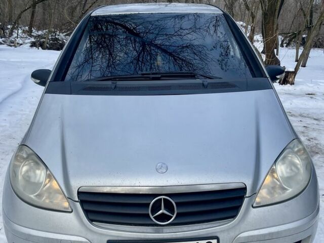 Сірий Мерседес А клас, об'ємом двигуна 2 л та пробігом 300 тис. км за 2800 $, фото 1 на Automoto.ua