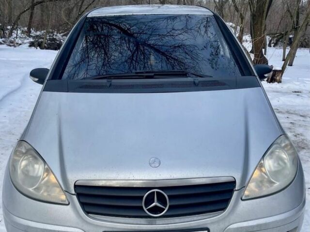 Серый Мерседес А класс, объемом двигателя 2 л и пробегом 300 тыс. км за 2000 $, фото 1 на Automoto.ua