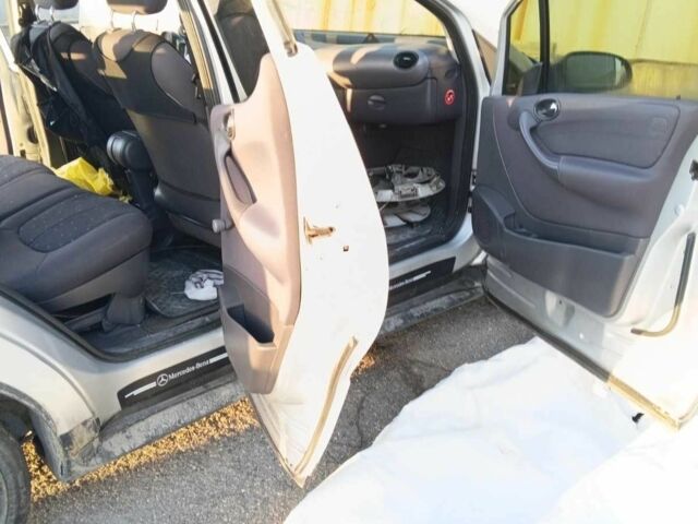 Сірий Мерседес А клас, об'ємом двигуна 1.4 л та пробігом 220 тис. км за 1000 $, фото 1 на Automoto.ua