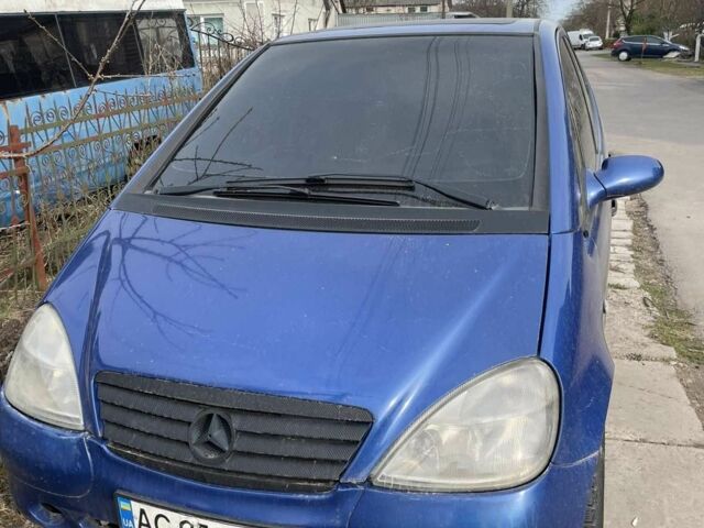 Синий Мерседес А класс, объемом двигателя 1.7 л и пробегом 320 тыс. км за 2400 $, фото 1 на Automoto.ua