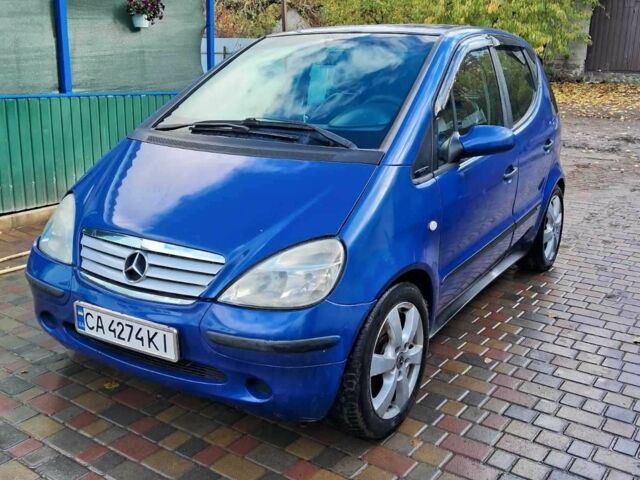 Синий Мерседес А класс, объемом двигателя 1.9 л и пробегом 280 тыс. км за 2500 $, фото 1 на Automoto.ua