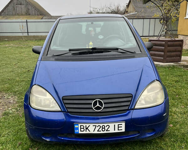 Синий Мерседес А класс, объемом двигателя 1.69 л и пробегом 316 тыс. км за 3000 $, фото 1 на Automoto.ua