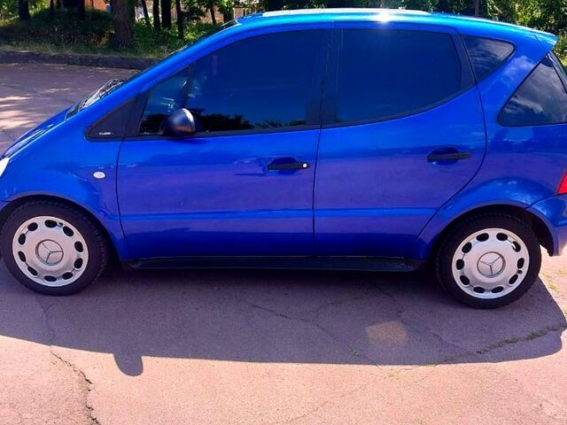 Синий Мерседес А класс, объемом двигателя 1.7 л и пробегом 250 тыс. км за 4200 $, фото 1 на Automoto.ua