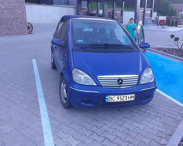 Синий Мерседес А класс, объемом двигателя 1.6 л и пробегом 245 тыс. км за 3800 $, фото 1 на Automoto.ua
