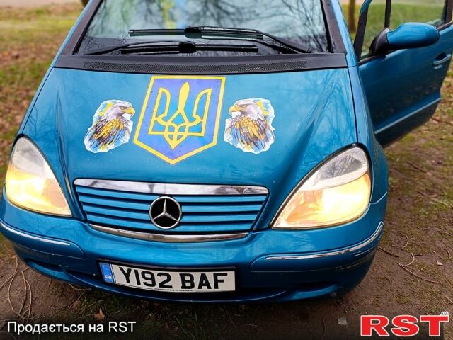 Синій Мерседес А клас, об'ємом двигуна 1.7 л та пробігом 300 тис. км за 1850 $, фото 1 на Automoto.ua