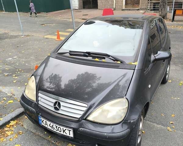 Синий Мерседес А класс, объемом двигателя 1.69 л и пробегом 330 тыс. км за 2700 $, фото 1 на Automoto.ua