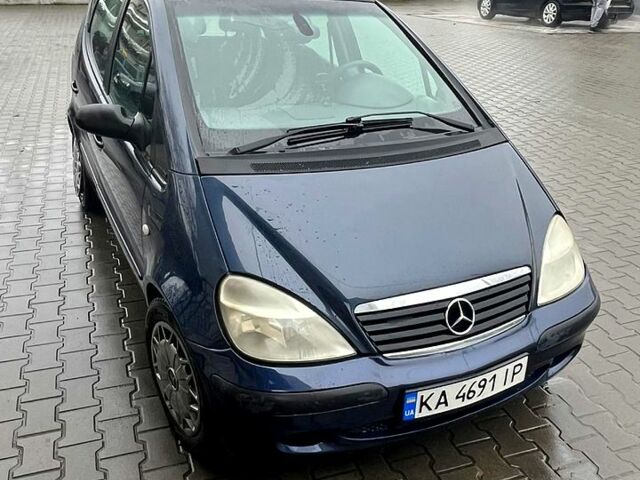 Синий Мерседес А класс, объемом двигателя 1.7 л и пробегом 300 тыс. км за 3600 $, фото 1 на Automoto.ua