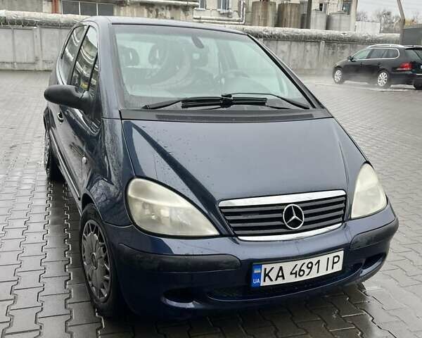 Синий Мерседес А класс, объемом двигателя 1.7 л и пробегом 300 тыс. км за 3600 $, фото 1 на Automoto.ua