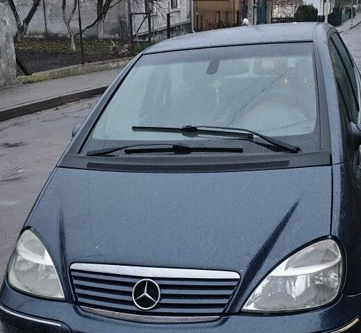 Синий Мерседес А класс, объемом двигателя 1.7 л и пробегом 311 тыс. км за 3800 $, фото 1 на Automoto.ua