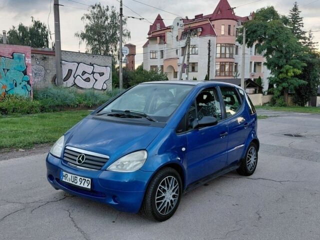 Синий Мерседес А класс, объемом двигателя 1.7 л и пробегом 160 тыс. км за 1800 $, фото 1 на Automoto.ua