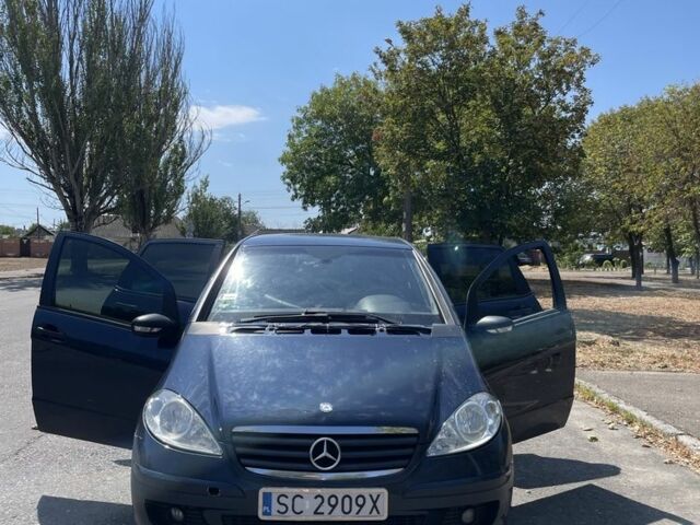 Синій Мерседес А клас, об'ємом двигуна 1.9 л та пробігом 296 тис. км за 2100 $, фото 1 на Automoto.ua