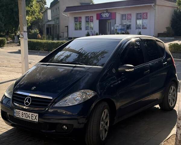 Мерседес А класс 2005 в Вознесенске на Automoto.ua Синий Мерседес А класс, объемом двигателя 2 л и пробегом 255 тыс. км за 5100 $, фото 1 на Automoto.ua