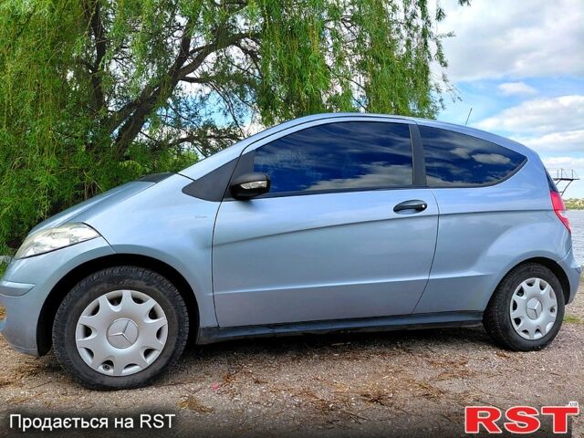 Синій Мерседес А клас, об'ємом двигуна 1.7 л та пробігом 175 тис. км за 5200 $, фото 1 на Automoto.ua