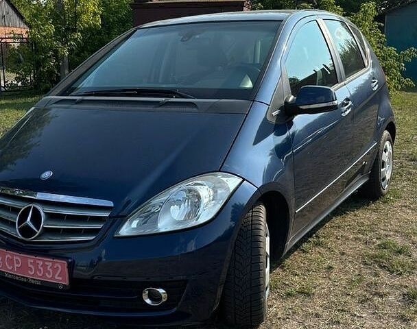 Синий Мерседес А класс, объемом двигателя 1.7 л и пробегом 193 тыс. км за 4300 $, фото 1 на Automoto.ua